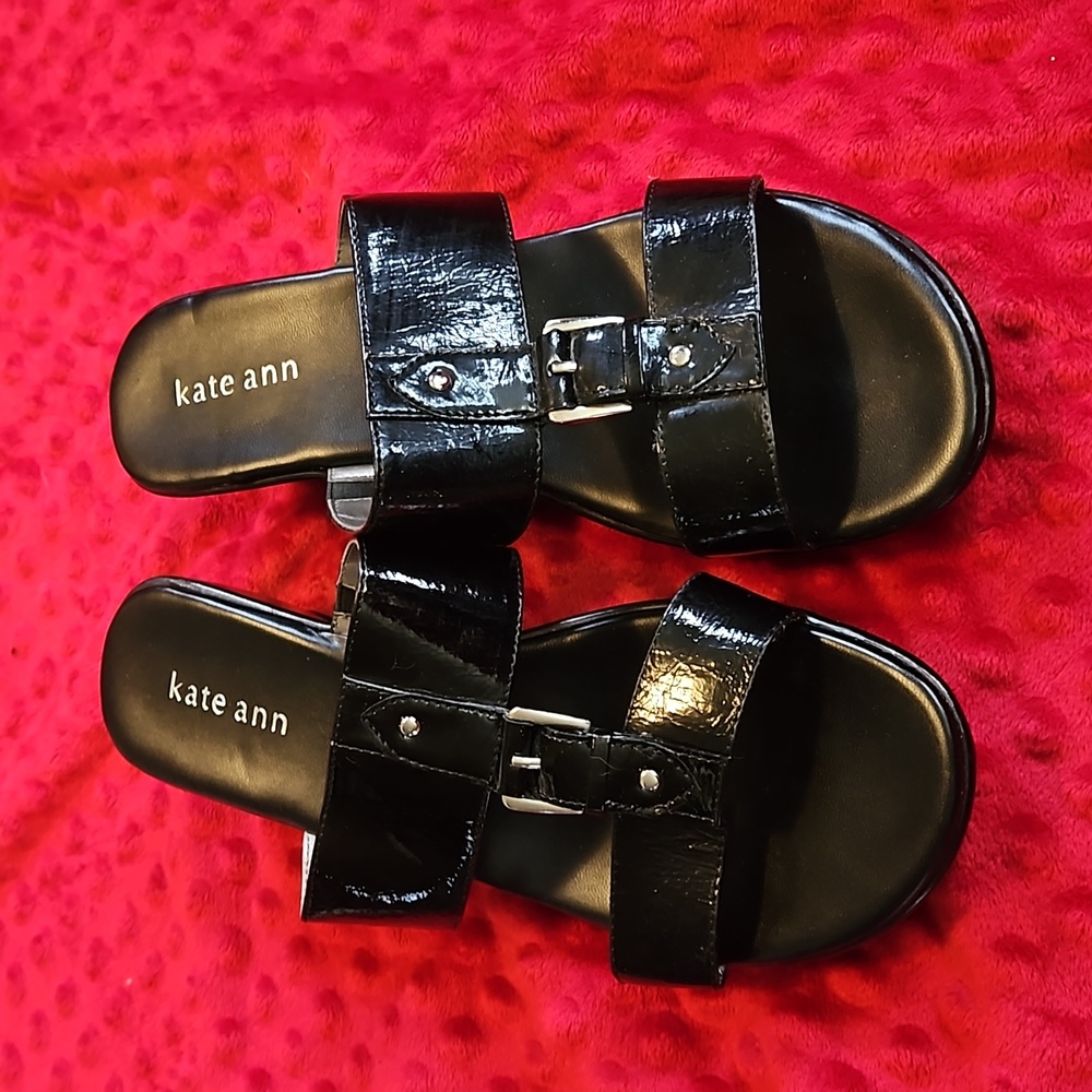 Kate Ann Black Slide Wedge Sandle women's size 8W New without Box